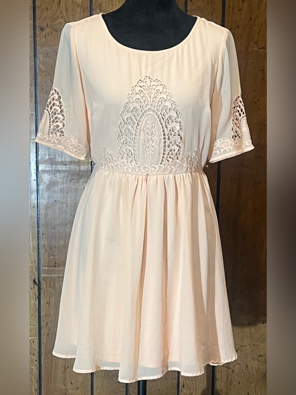 Women's Sequin Hearts Lace-Detail Short Sleeve Dress size M